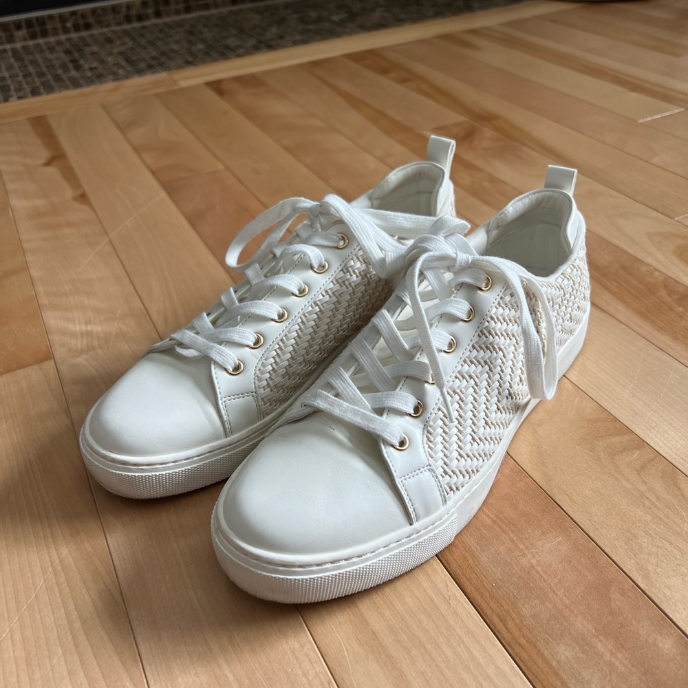 Low ride sneakers